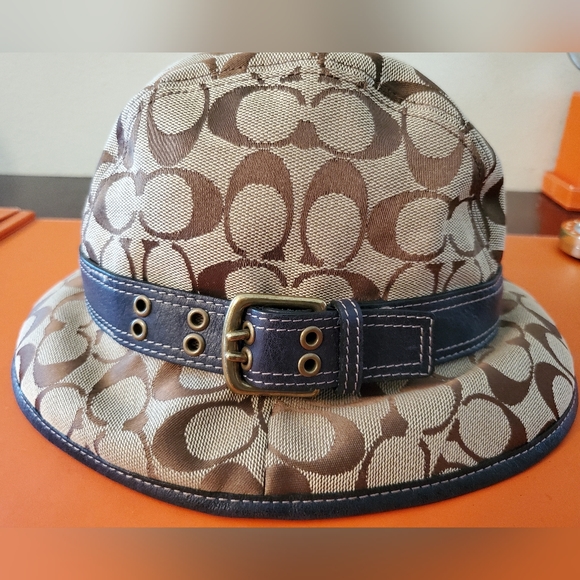 COACH bucket hat Tan Jacquard CC's with Navy Blue Leather band and buckle - Picture 2 of 7